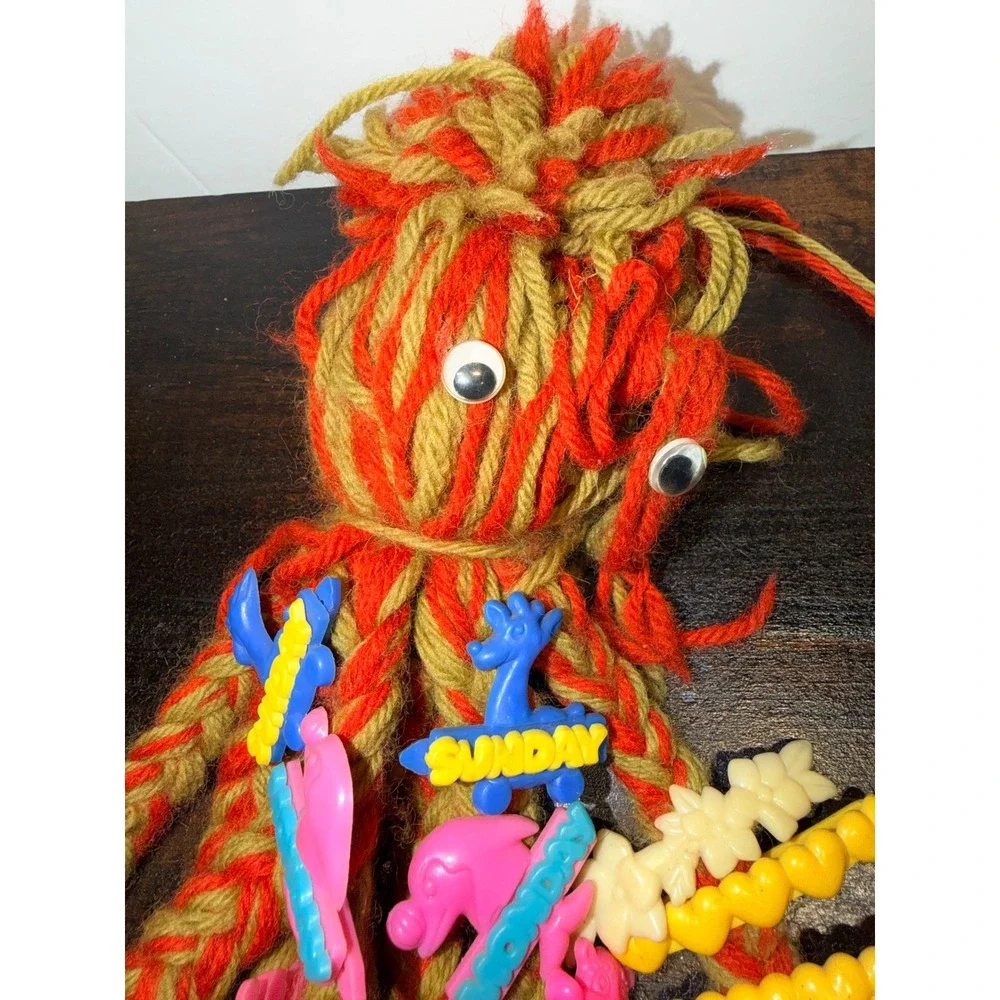 Vintage Yarn Octopus Hair Clip Holder Days of the Week‎ Plastic Barrettes